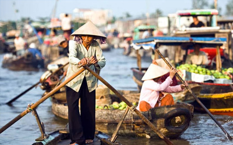  Cai Be floating market