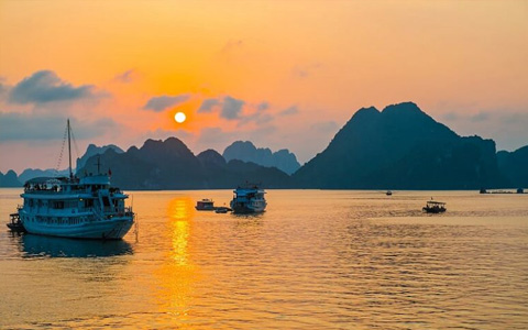  Halong Bay